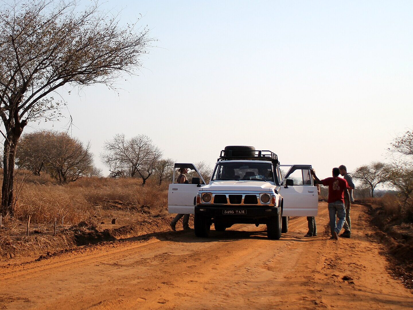 4x4 sur une piste de latérite à Madagascar (illustration non contractuelle)